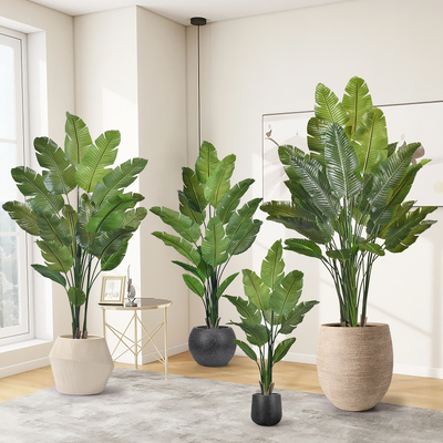Grote echte kunstmatige bananenboom voor reizigers.